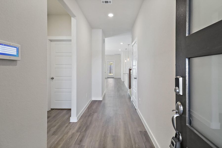 Spacious, unfurnished interior of a new home in Heights of Barbers Hill, Baytown (Image 22).