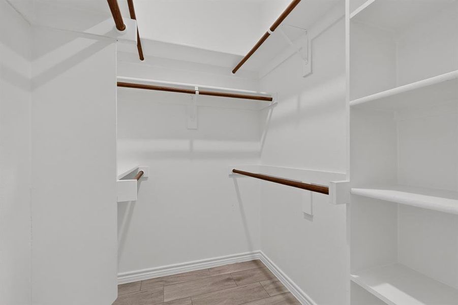 Spacious, unfurnished interior of a new home in , Gainesville (Image 27).