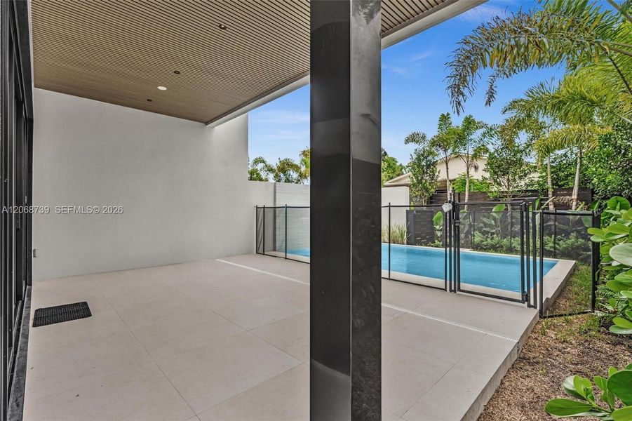 Exterior details and patio area of a home in , Miami (Image 31).