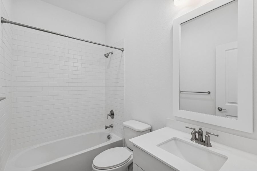 Hall bath (*Photo not of actual home and used for illustration purposes only.)