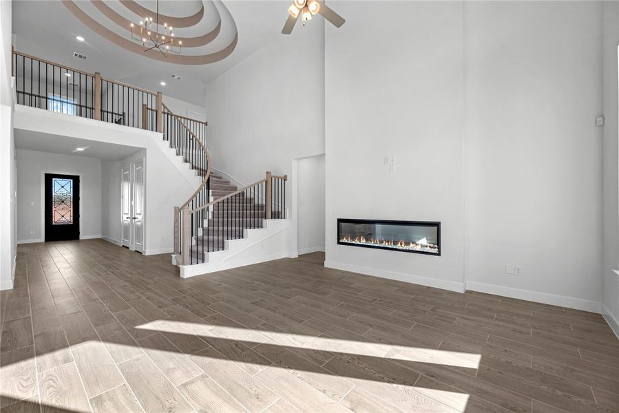 Representative image. Features, selections and colors may vary. Representative image. Features, selections and colors may vary.