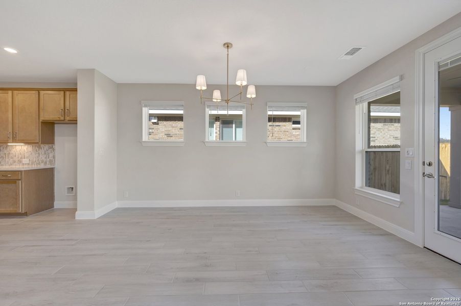 Spacious, unfurnished interior of a new home in Davis Ranch 50', San Antonio (Image 37).