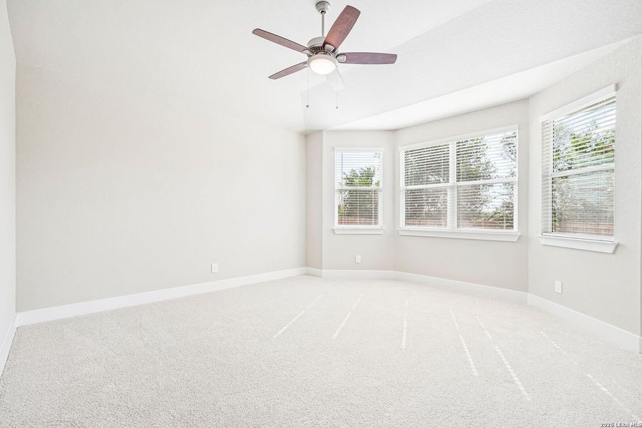 Spacious, unfurnished interior of a new home in Carmel Ranch, Schertz (Image 30).