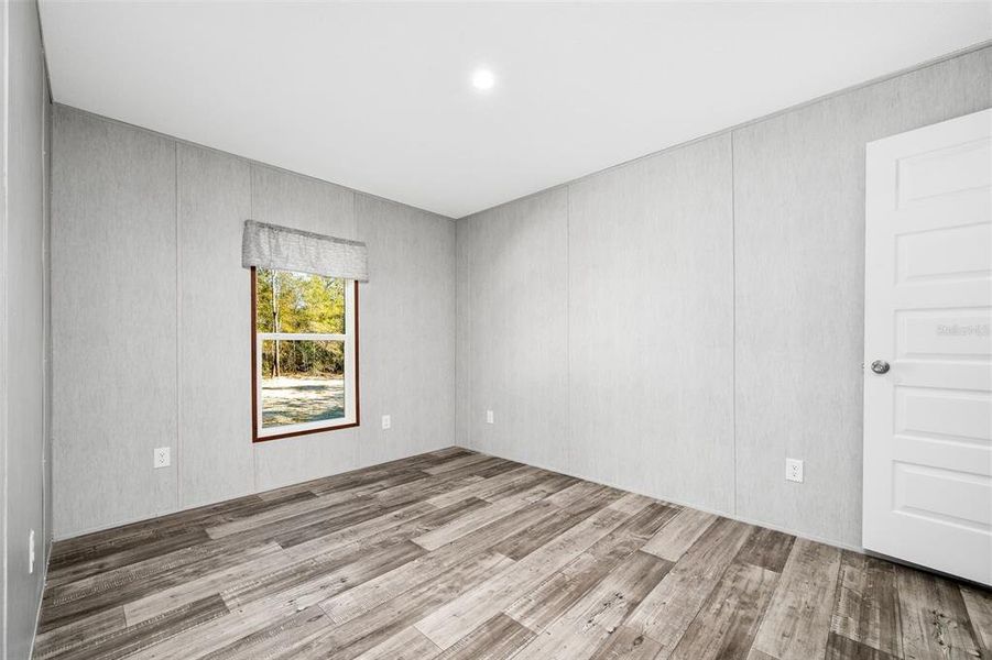 Spacious, unfurnished interior of a new home in , Bronson (Image 19).