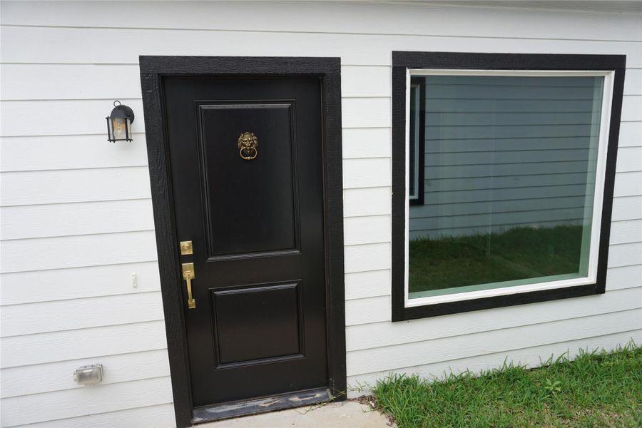 Exterior details and patio area of a home in , Willis (Image 3).
