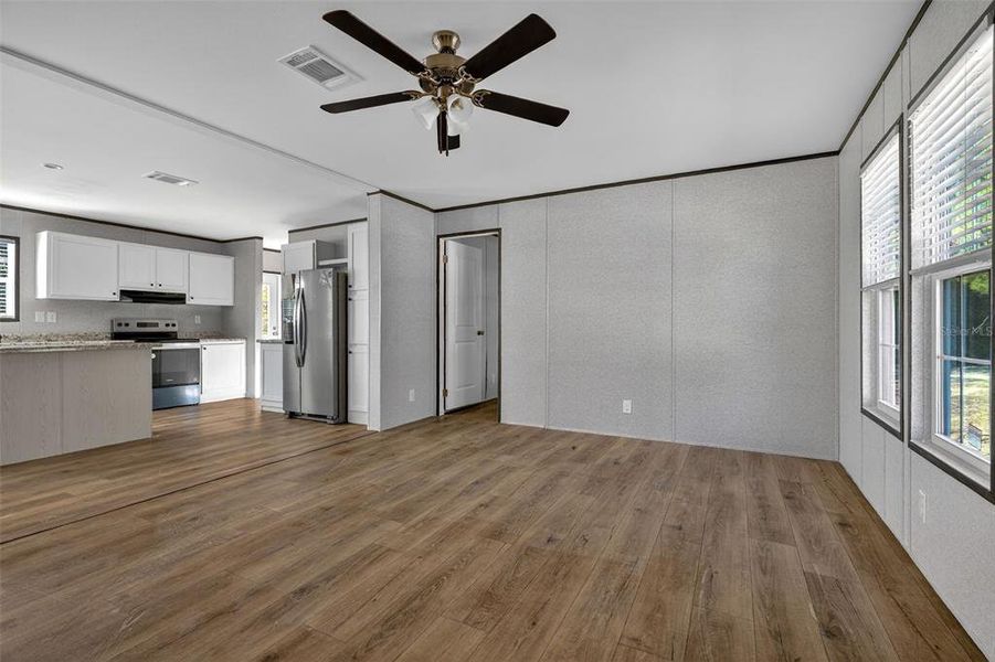 Spacious, unfurnished interior of a new home in , Williston (Image 27).