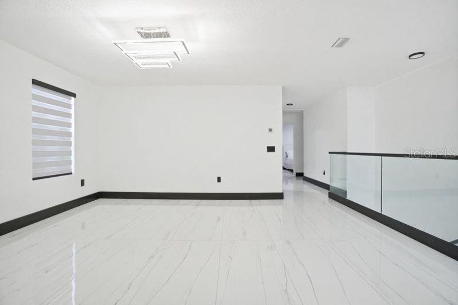 Spacious, unfurnished interior of a new home in Storey Creek, Kissimmee (Image 26).
