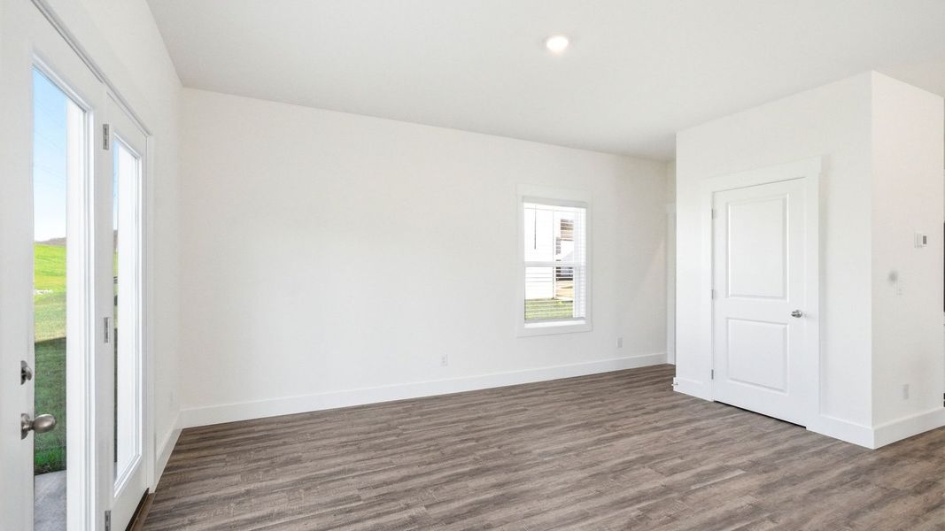 Spacious, unfurnished interior of a new home in Fieldcrest Acres, Blountville (Image 17).