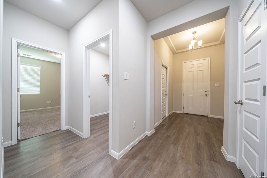 Spacious, unfurnished interior of a new home in Hannah Heights, Seguin (Image 32).