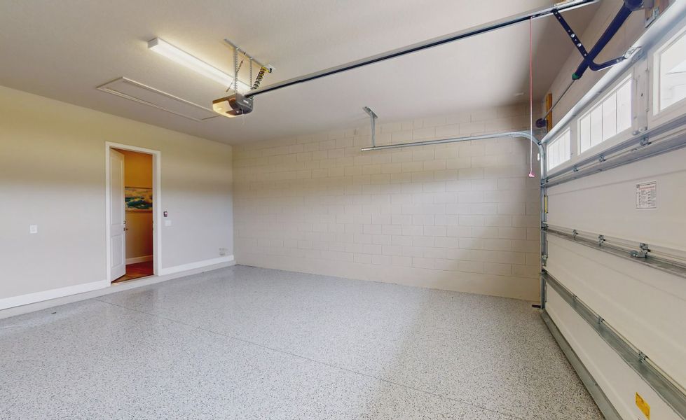 Spacious, unfurnished interior of a new home in Plantation Bay, Ormond Beach (Image 23).