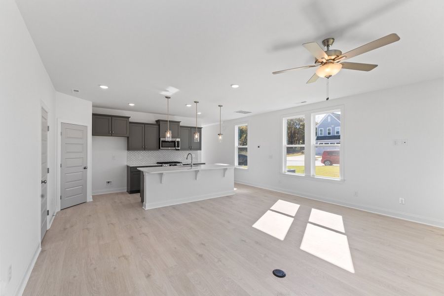 Representative unfurnished interior of a home built from the The Hemlock by RobuckHomes in Kennebec Crossing, Angier (Image 122).