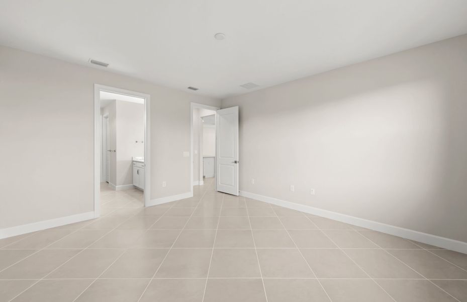 Spacious, unfurnished interior of a new home in Del Webb Oak Creek, North Fort Myers (Image 15). Spacious, unfurnished interior of a new home in Del Webb Oak Creek, North Fort Myers (Image 15).