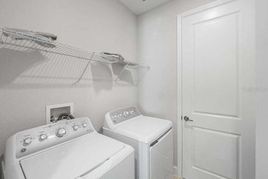 548 Moon Shell Circle ~ Ready Now