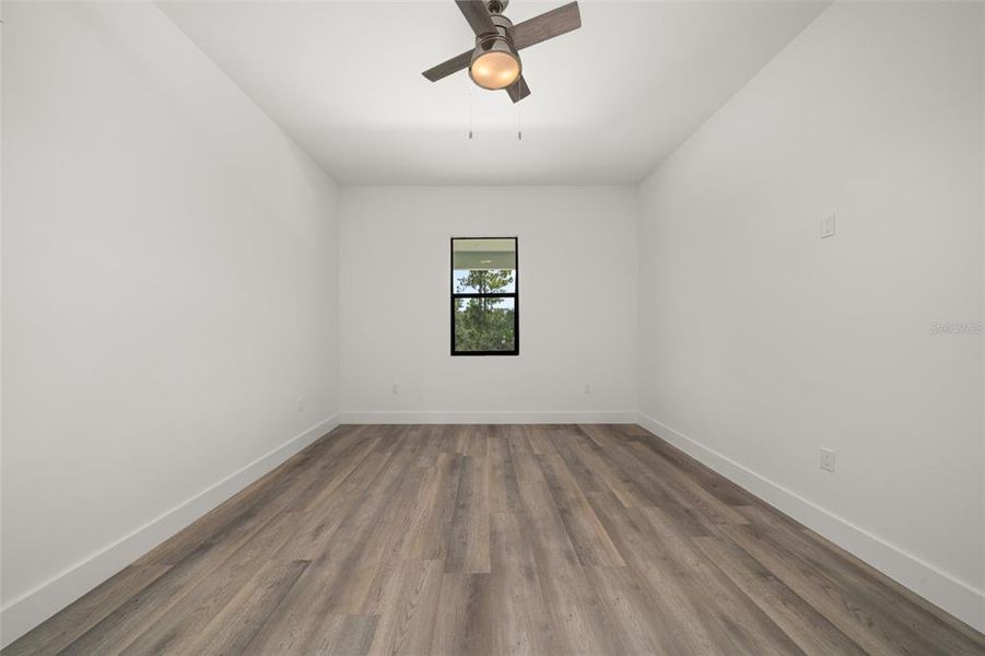 Spacious, unfurnished interior of a new home in , Sebring (Image 19).