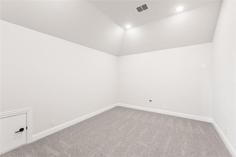 Spacious, unfurnished interior of a new home in Crystal Lake Estates, Red Oak (Image 22). Spacious, unfurnished interior of a new home in Crystal Lake Estates, Red Oak (Image 22).