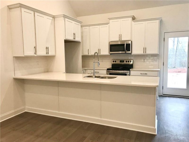 Furnished interior view inside a new home in , Waleska (Image 4).