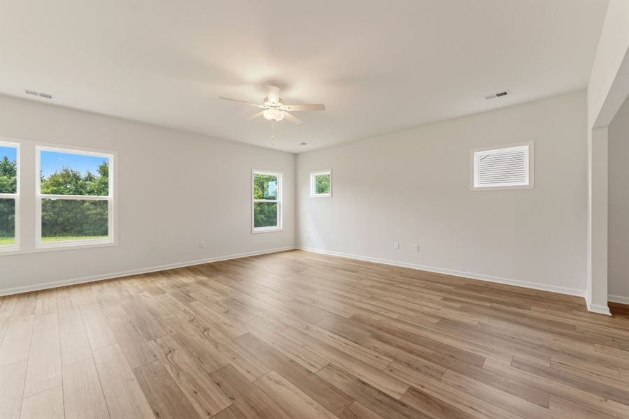 Spacious, unfurnished interior of a new home in Dove Hollow, Chesnee (Image 19).
