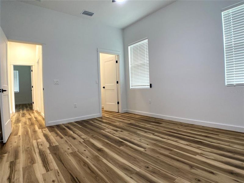 Spacious, unfurnished interior of a new home in , Punta Gorda (Image 38).