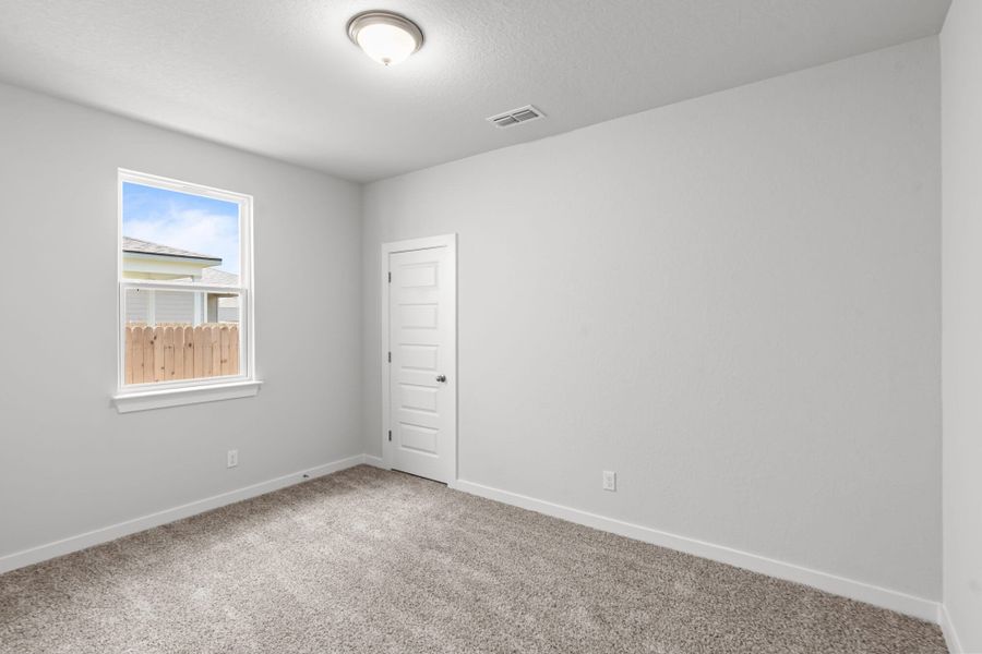 Spacious, unfurnished interior of a new home in Talley Fields, San Antonio (Image 22).