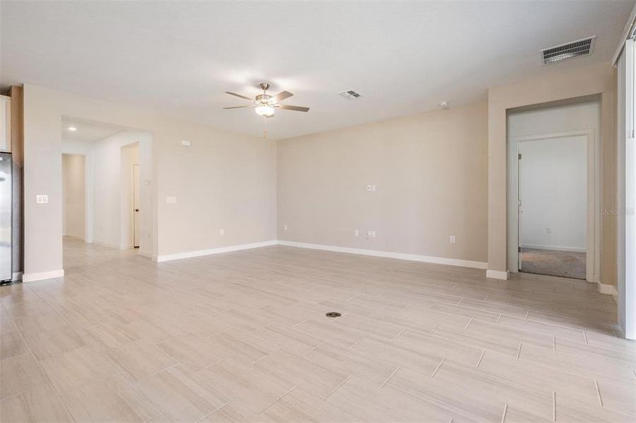 Spacious, unfurnished interior of a new home in , San Antonio (Image 21).