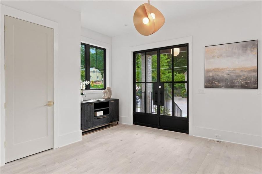 Spacious, unfurnished interior of a new home in , Atlanta (Image 20).