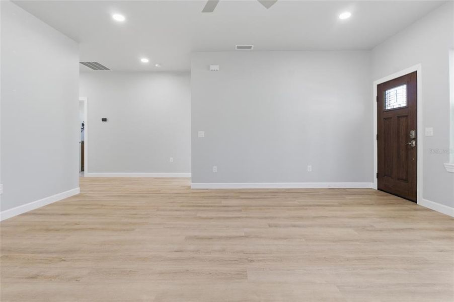 Spacious, unfurnished interior of a new home in , St. Petersburg (Image 25).