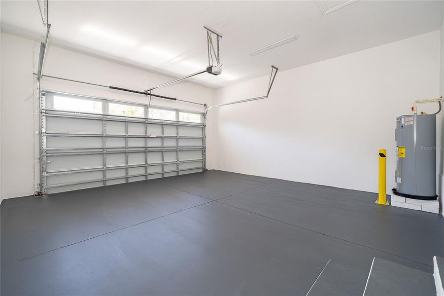 Spacious, unfurnished interior of a new home in , Orlando (Image 13).