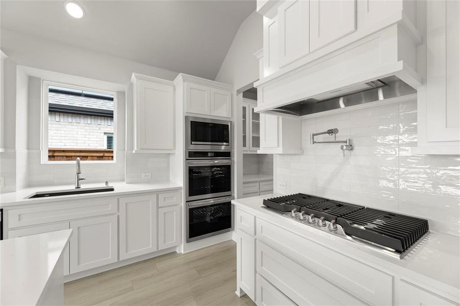 13. 2322 Bell - Kitchen (4) 13. 2322 Bell - Kitchen (4)