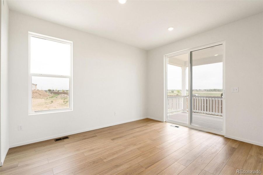 Spacious, unfurnished interior of a new home in Turnberry, Commerce City (Image 28).
