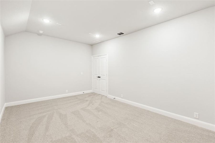 Spacious, unfurnished interior of a new home in Somerset Classic 70s & 80s, Mansfield (Image 30).