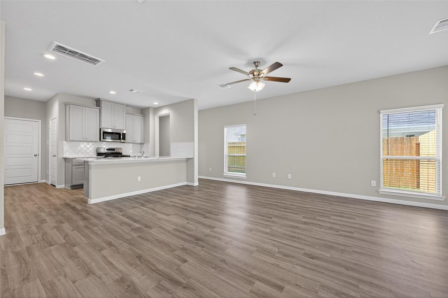 Spacious, unfurnished interior of a new home in Woodland Lakes, Huffman (Image 22).