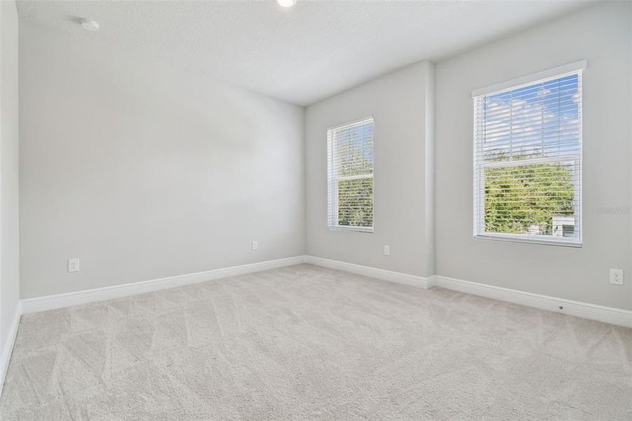 Spacious, unfurnished interior of a new home in , Tampa (Image 25).