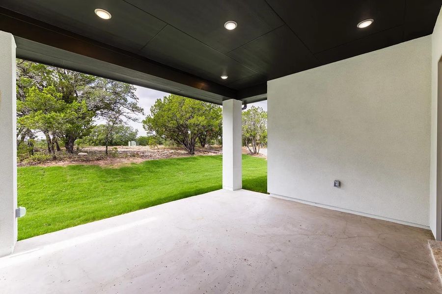 Exterior details and patio area of a home in The Hollows Canyon - 60', Lago Vista (Image 3).