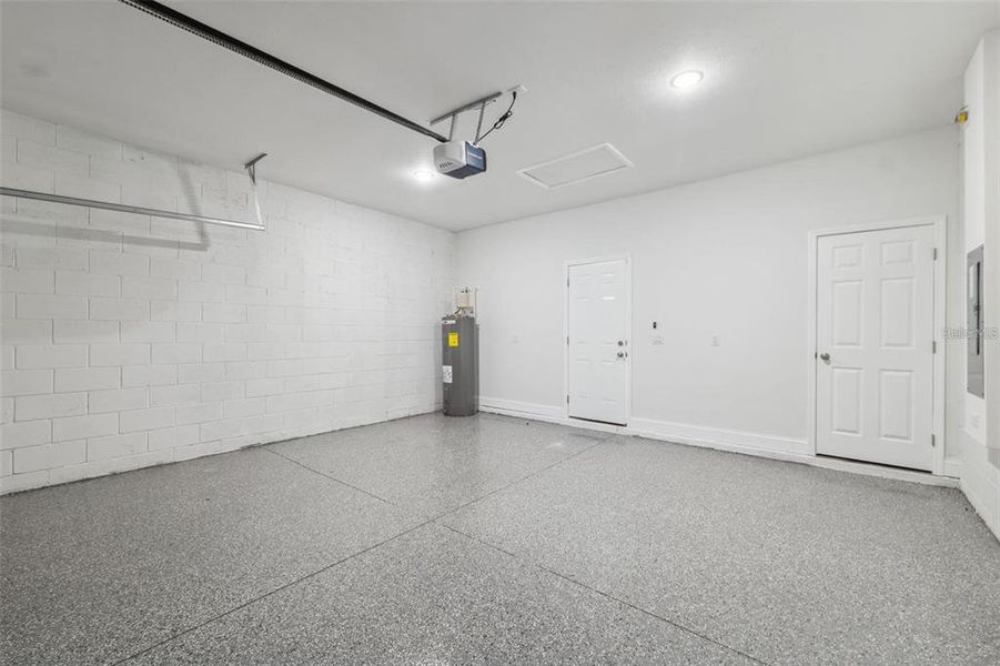 Spacious, unfurnished interior of a new home in , Ocala (Image 41).