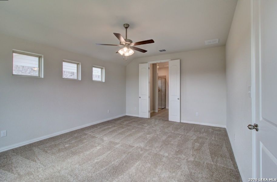 Spacious, unfurnished interior of a new home in Stream Waters, Seguin (Image 11).