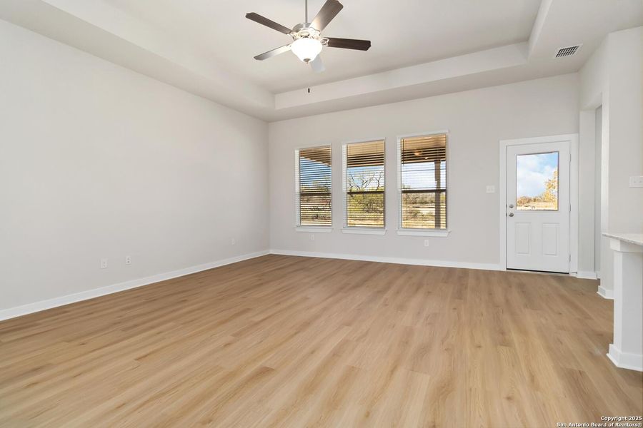 Spacious, unfurnished interior of a new home in Jordan's Ranch, San Antonio (Image 16).