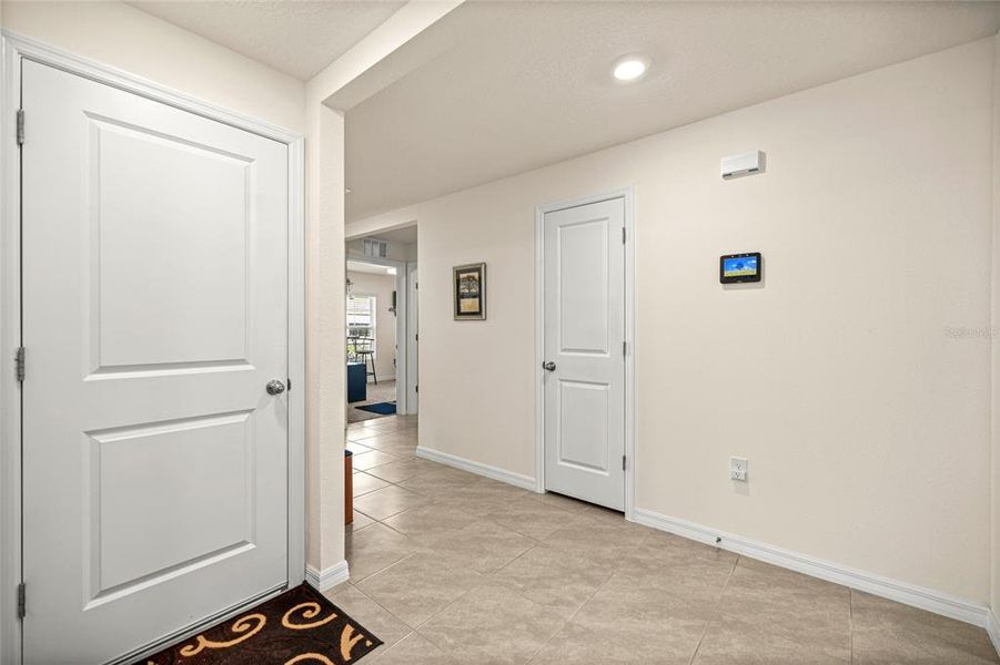 Spacious, unfurnished interior of a new home in Deer Path, Ocala (Image 19).