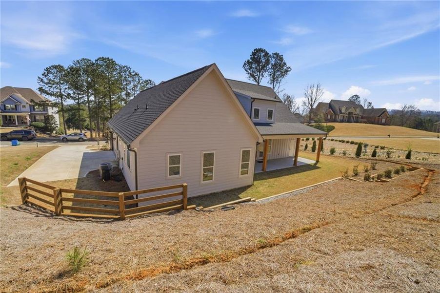 Exterior details and patio area of a home in , Jasper (Image 33).