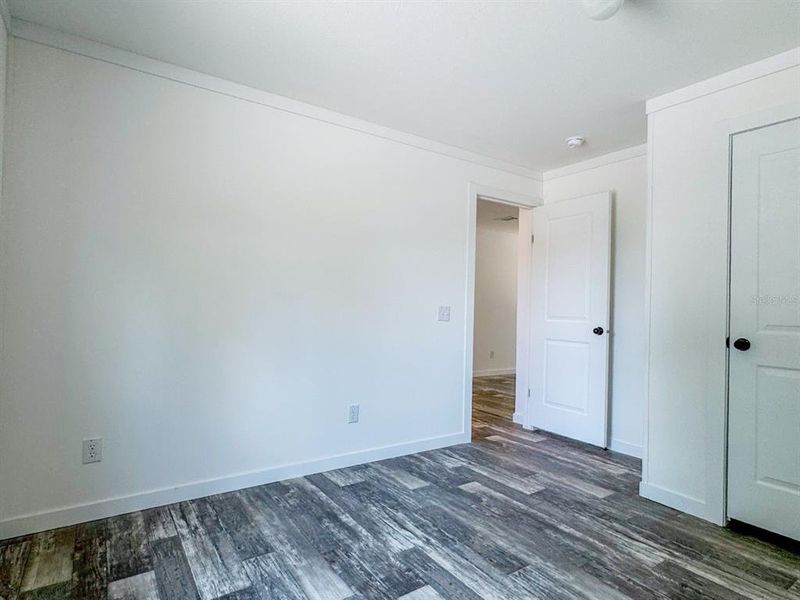 Spacious, unfurnished interior of a new home in , Crystal River (Image 11).