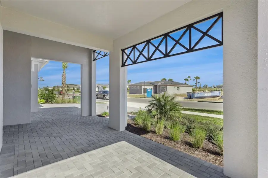 Exterior details and patio area of a home in , Tavares (Image 3).