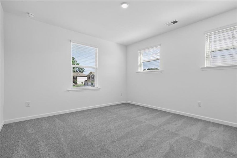 Spacious, unfurnished interior of a new home in Apalachee Hills, Bethlehem (Image 32).