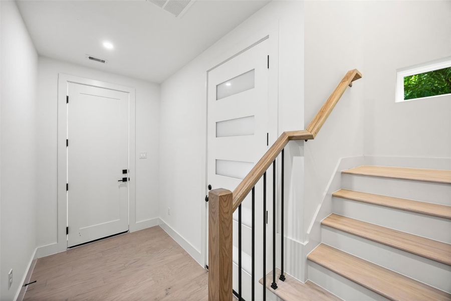 Spacious, unfurnished interior of a new home in , Houston (Image 27).