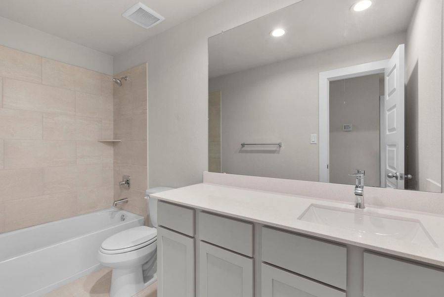 Furnished interior view inside a new home in Huntington Place, Rosharon (Image 5).