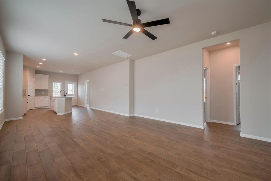 Spacious, unfurnished interior of a new home in Woodland Lakes, Huffman (Image 40).