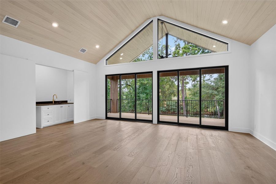 Spacious, unfurnished interior of a new home in , The Woodlands (Image 39).