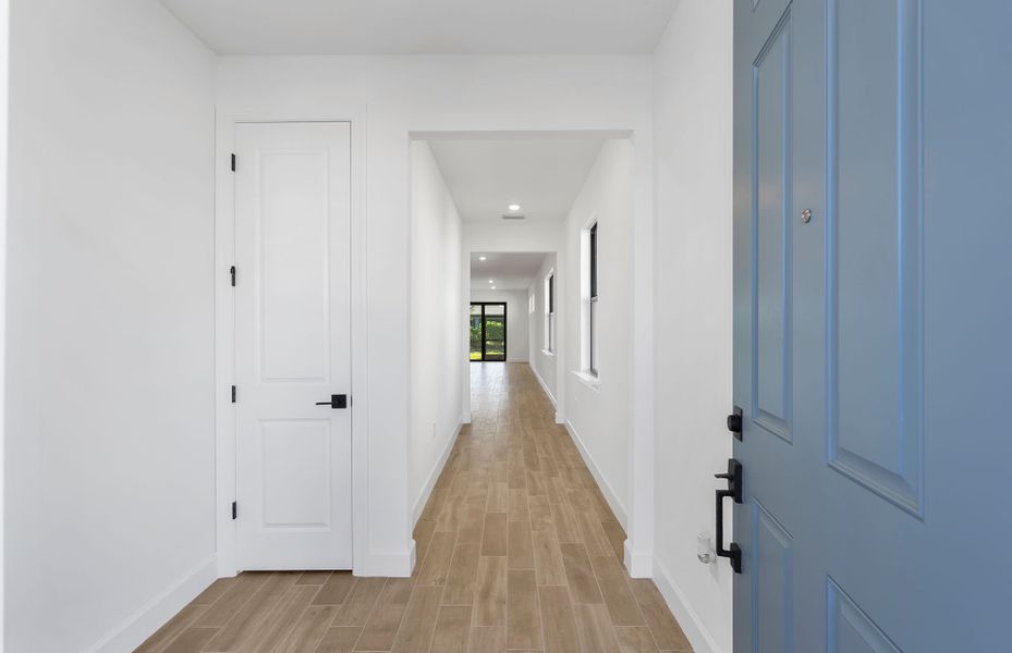 Spacious, unfurnished interior of a new home in Terreno, Naples (Image 16).