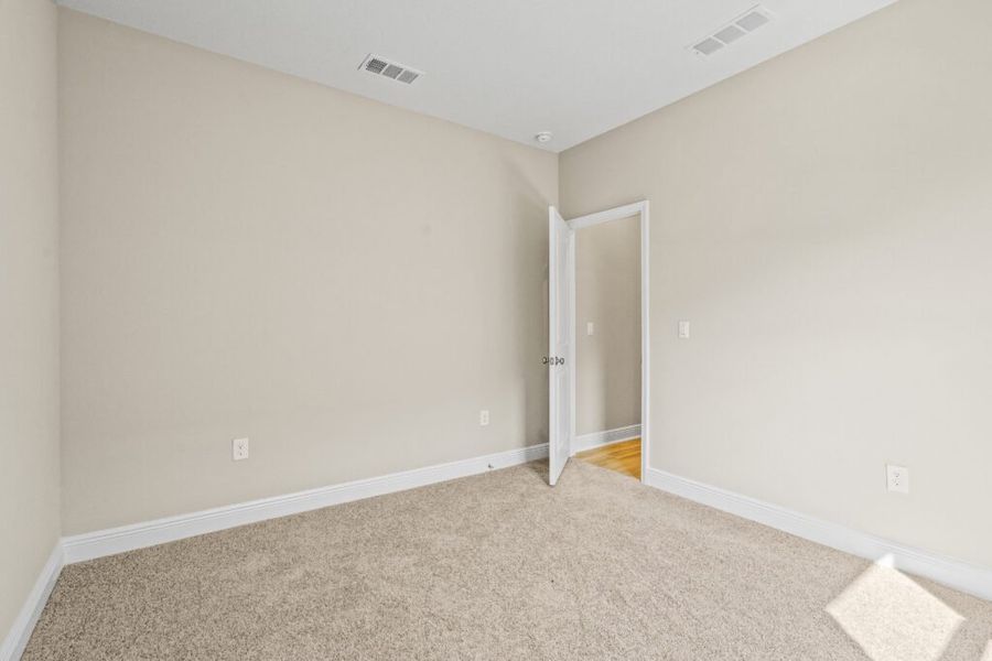 Spacious, unfurnished interior of a new home in Natureview, Freeport (Image 29).