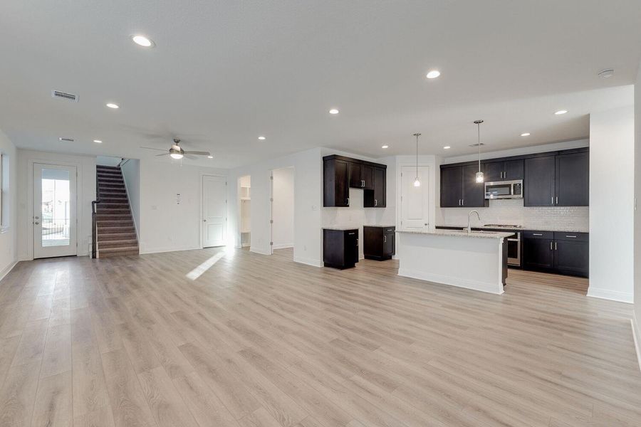 Spacious, unfurnished interior of a new home in The Porch at Du Pre, Buda (Image 8).