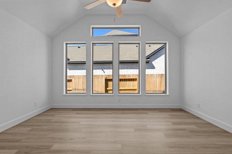 Spacious, unfurnished interior of a new home in Valencia 70', Manvel (Image 31).