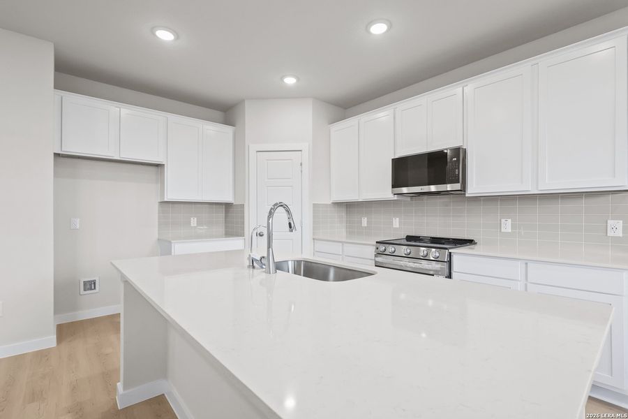 Furnished interior view inside a new home in Cinco Lakes, San Antonio (Image 6).